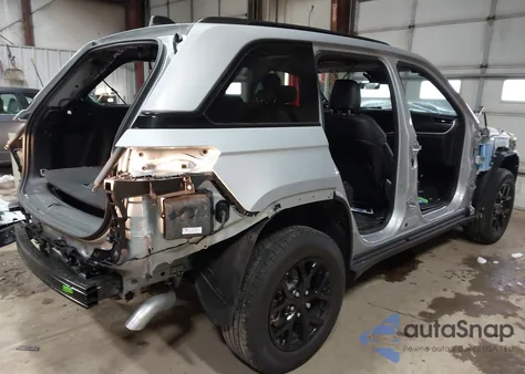 2025 Jeep Grand Cherokee Altitude X 4X4 from USA, damaged, VIN 1C4RJHAG4SC336508